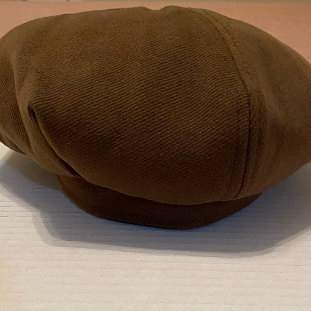 Qianshou. Beret Hat. Brown. Never Worn.